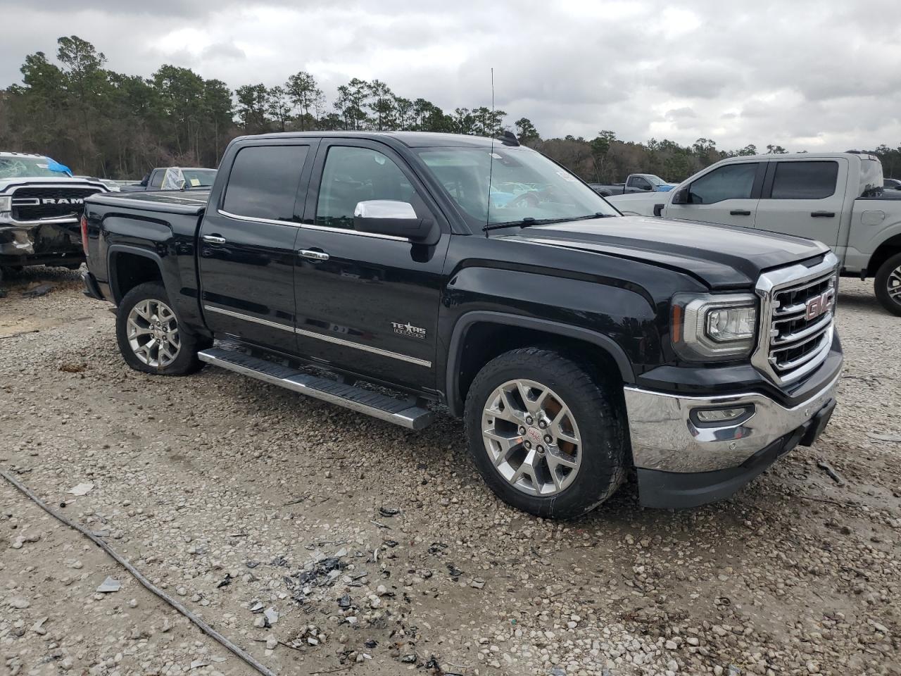 2017 GMC Sierra - Image 4