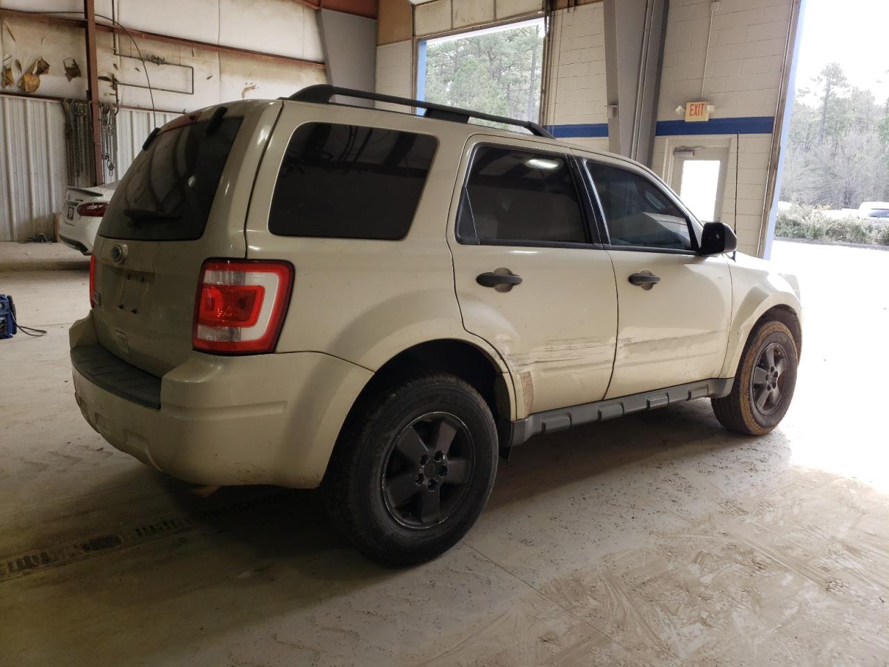 2010 Ford Escape - Image 3