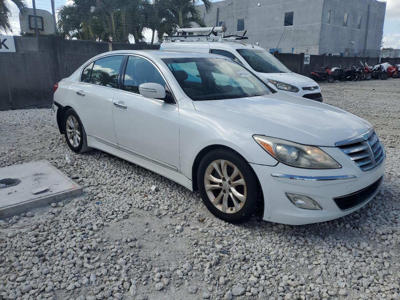 2013 Hyundai Genesis - Image 4