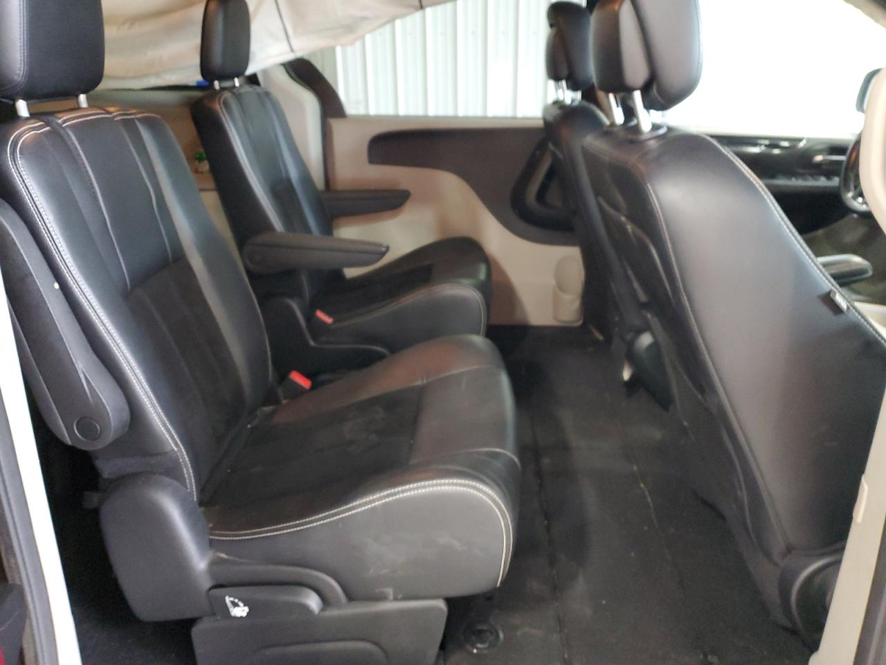 2018 Dodge Caravan - Image 11