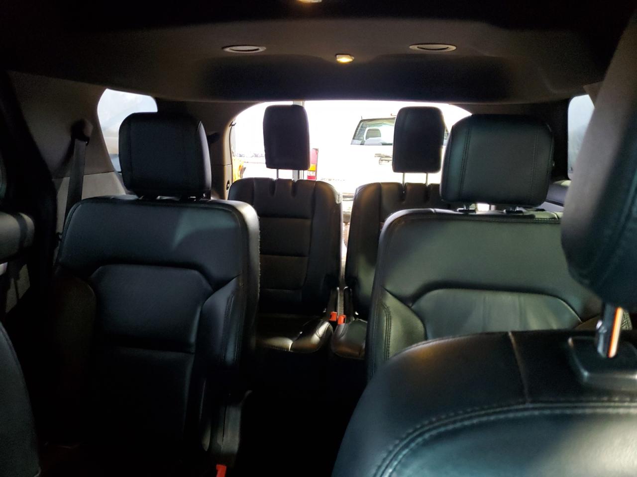 2016 Ford Explorer - Image 10