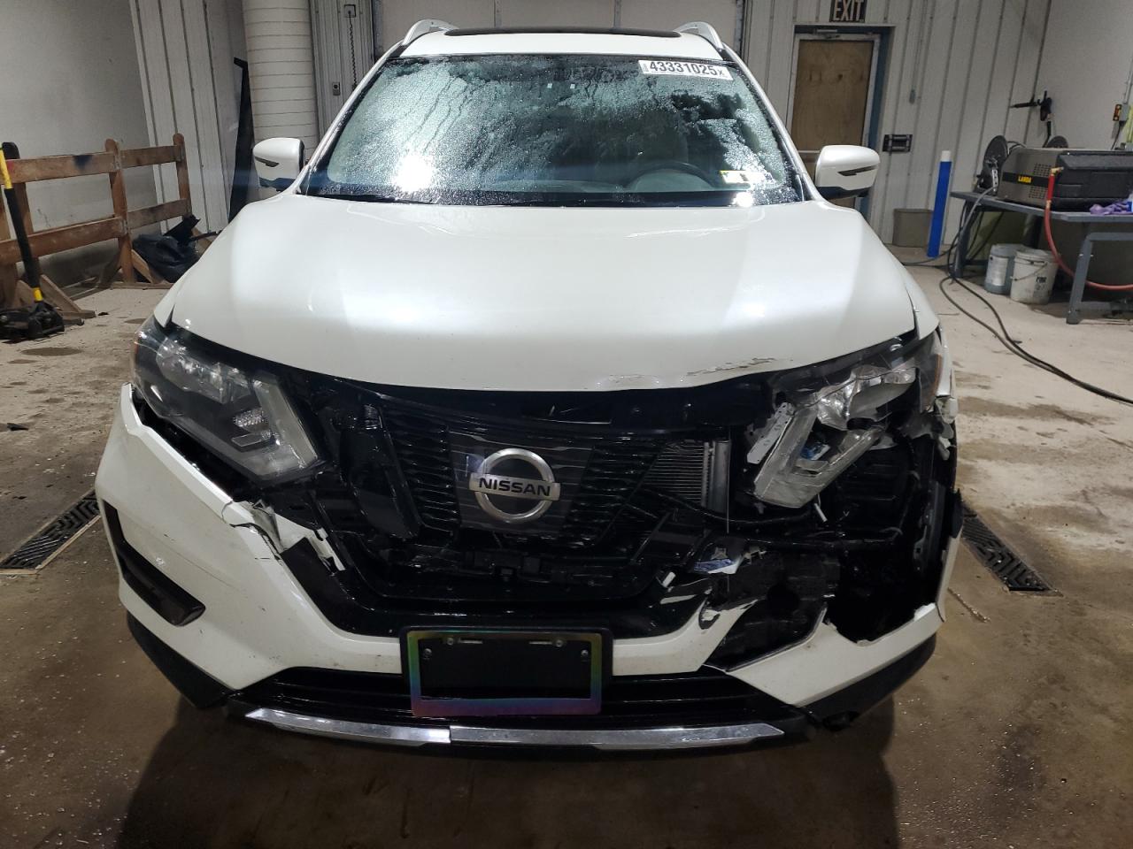 2017 Nissan Rogue - Image 5