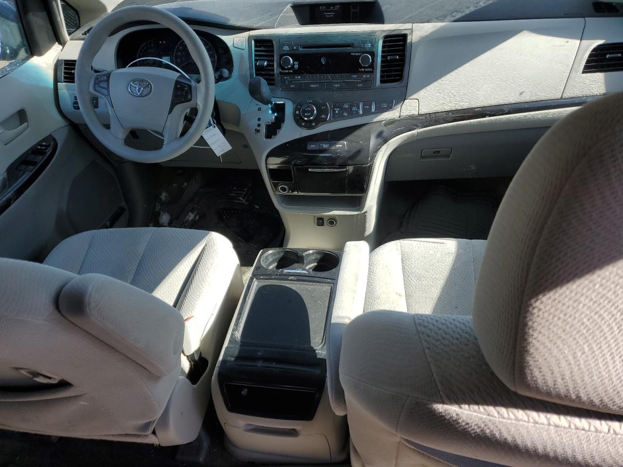 2013 Toyota Sienna - Image 8