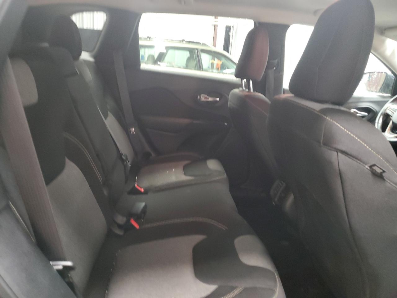 2014 Jeep Grand Cherokee - Image 11