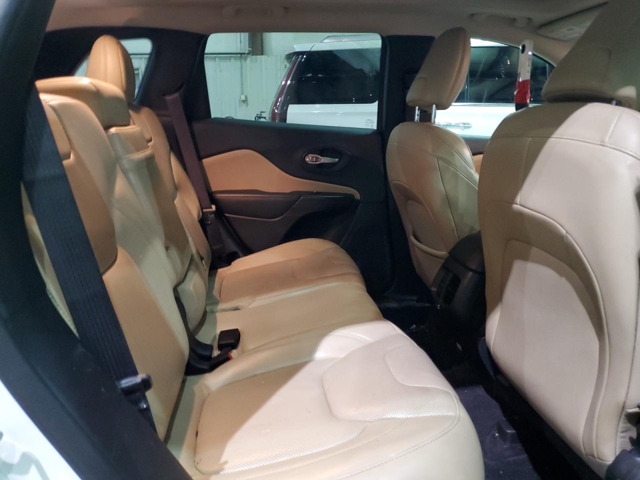 2016 Jeep Grand Cherokee - Image 11