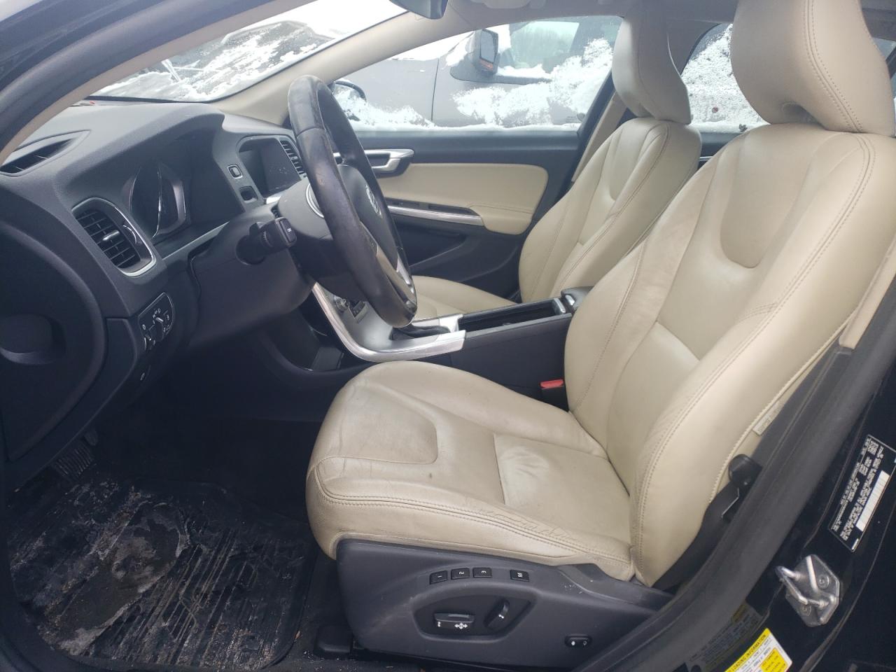 2017 Volvo V60 - Image 7