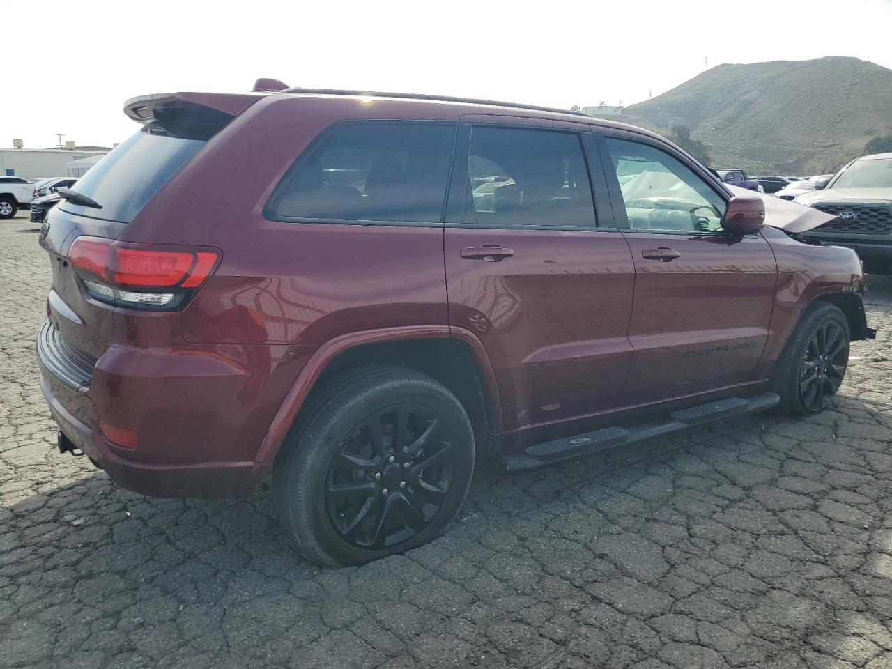 2018 Jeep Grand Cherokee - Image 3