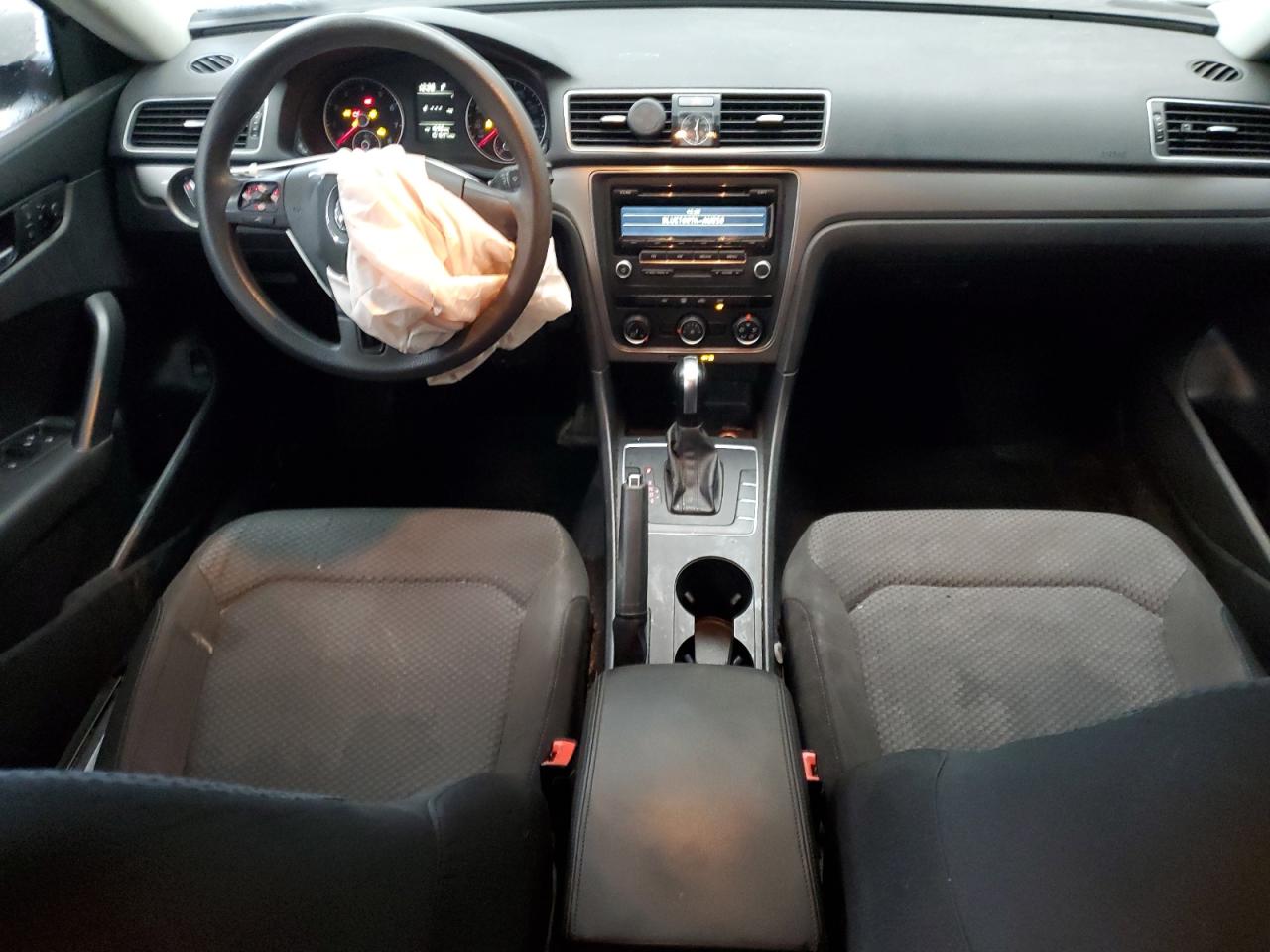 2015 Volkswagen Passat - Image 8