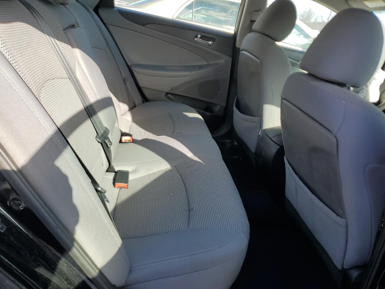 2011 Hyundai Sonata - Image 10