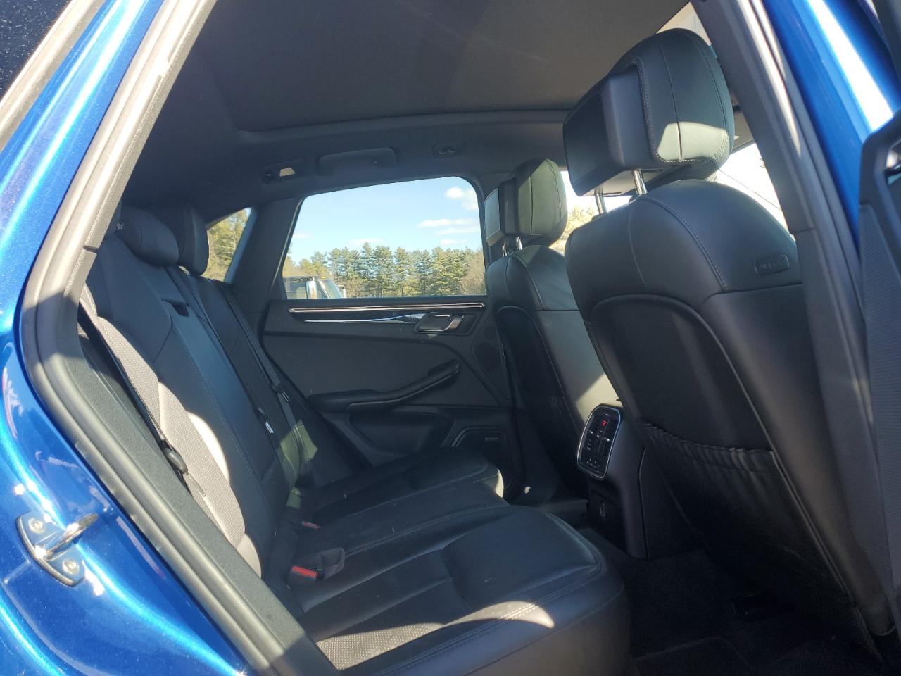 2017 Porsche Macan - Image 11