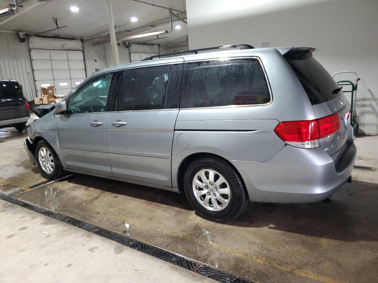 2010 Honda Odyssey - Image 2
