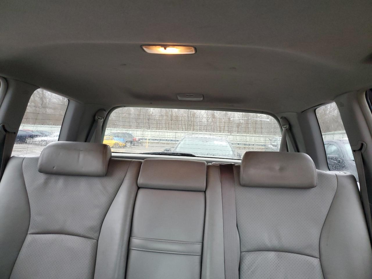 2005 Toyota Highlander - Image 10