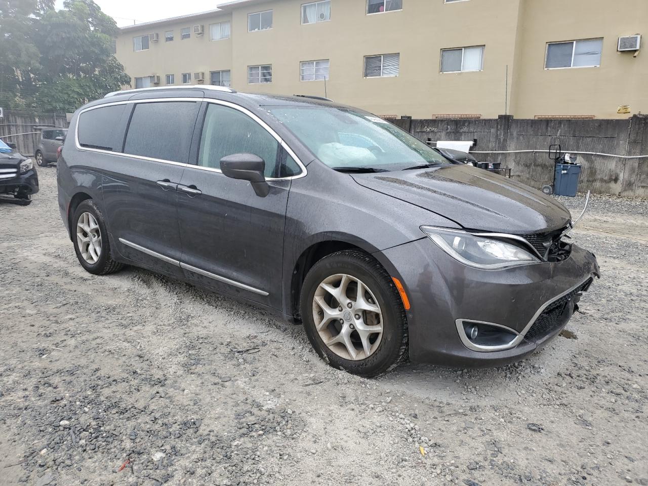 2018 Chrysler Pacifica - Image 4