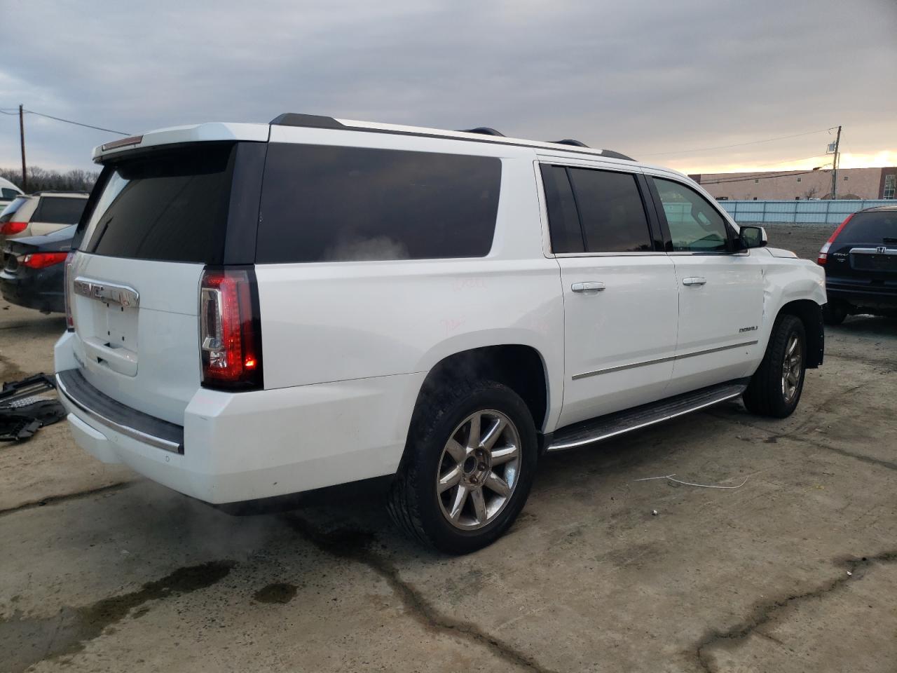 2017 GMC Yukon - Image 3