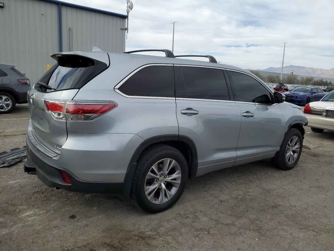 2015 Toyota Highlander - Image 3