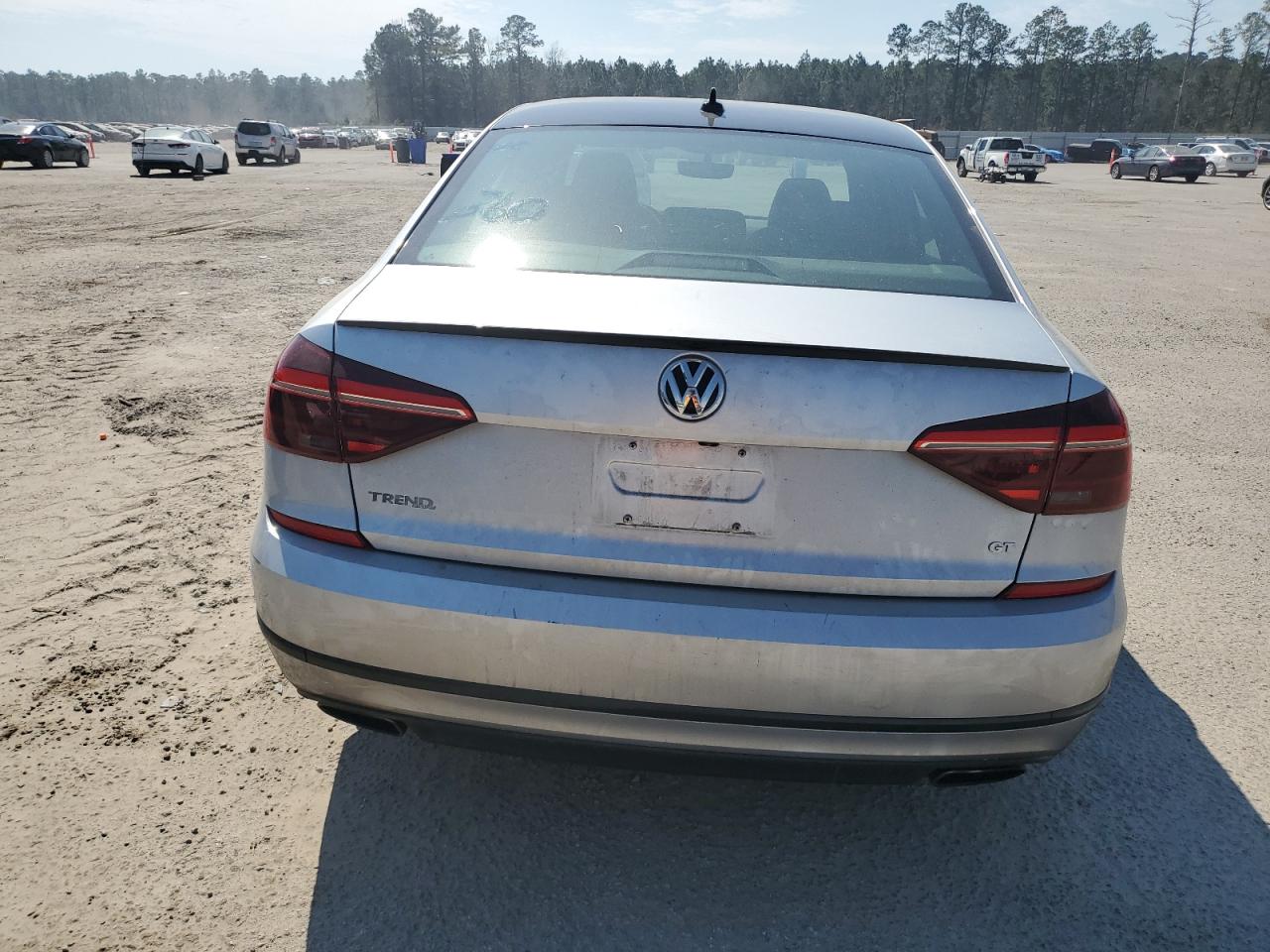 2018 Volkswagen Passat - Image 6