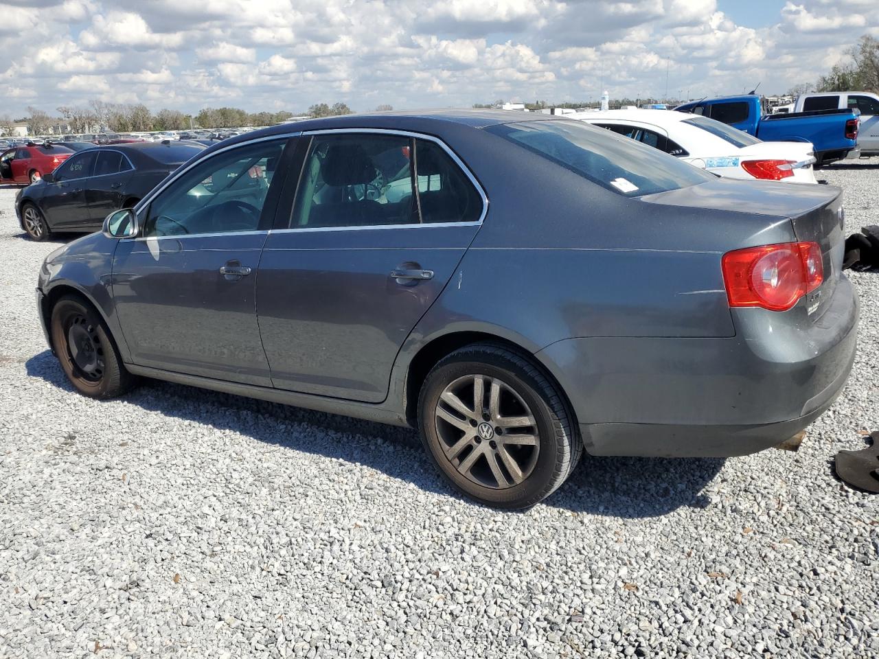2006 Volkswagen Jetta - Image 2