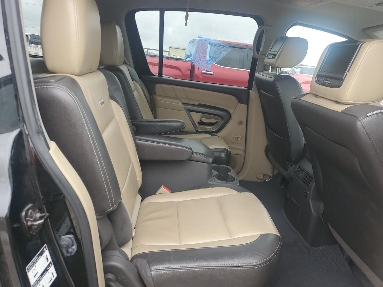 2015 Nissan Armada - Image 11