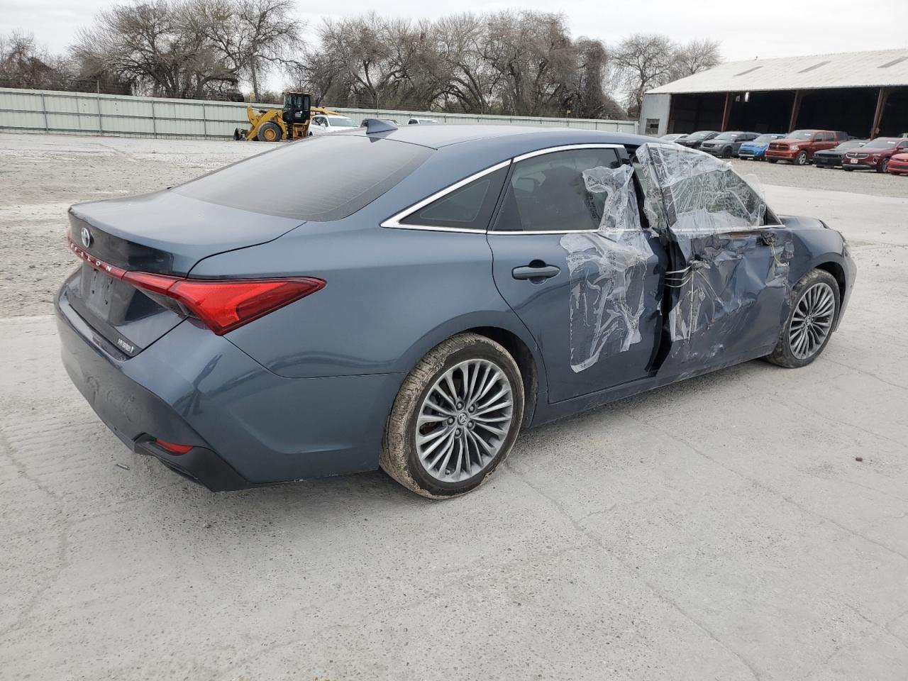 2019 Toyota Avalon - Image 3