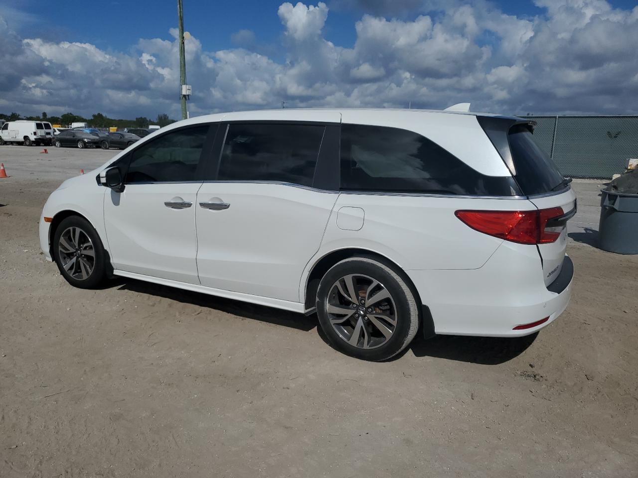 2022 Honda Odyssey - Image 2