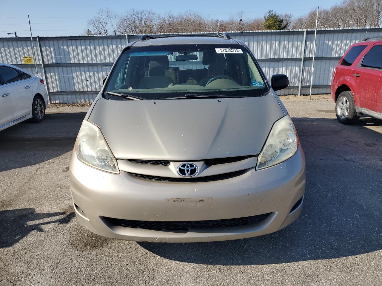 2010 Toyota Sienna - Image 5