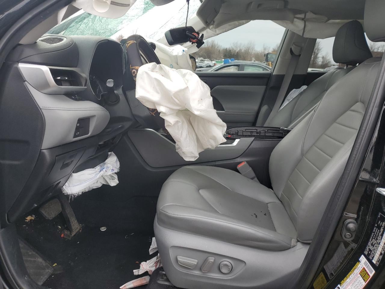 2022 Toyota Highlander - Image 7