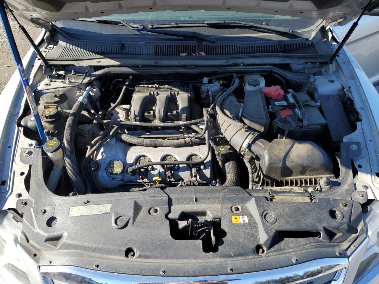 2010 Ford Taurus - Image 12