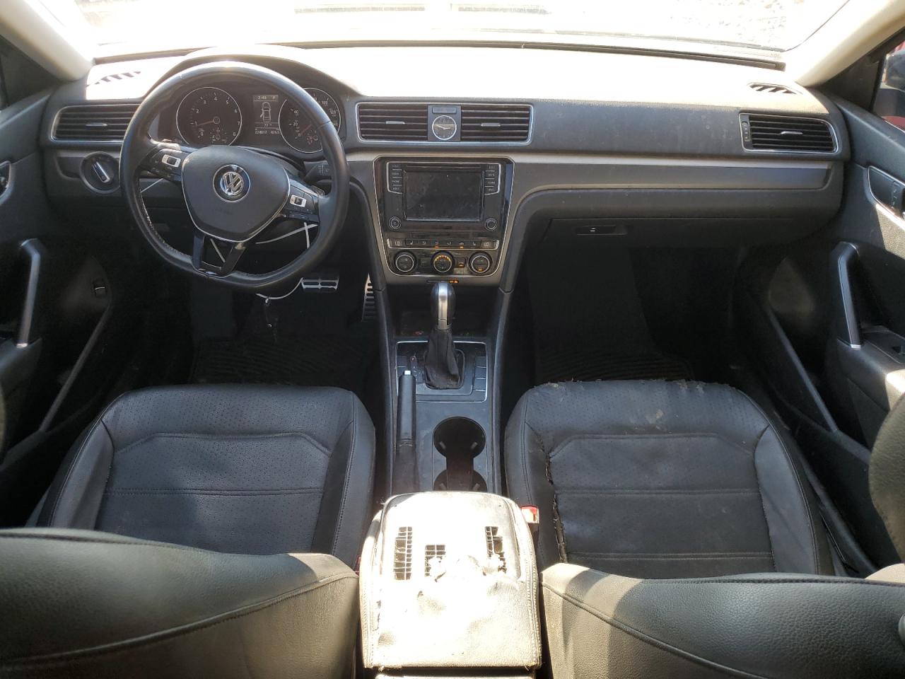 2017 Volkswagen Passat - Image 8