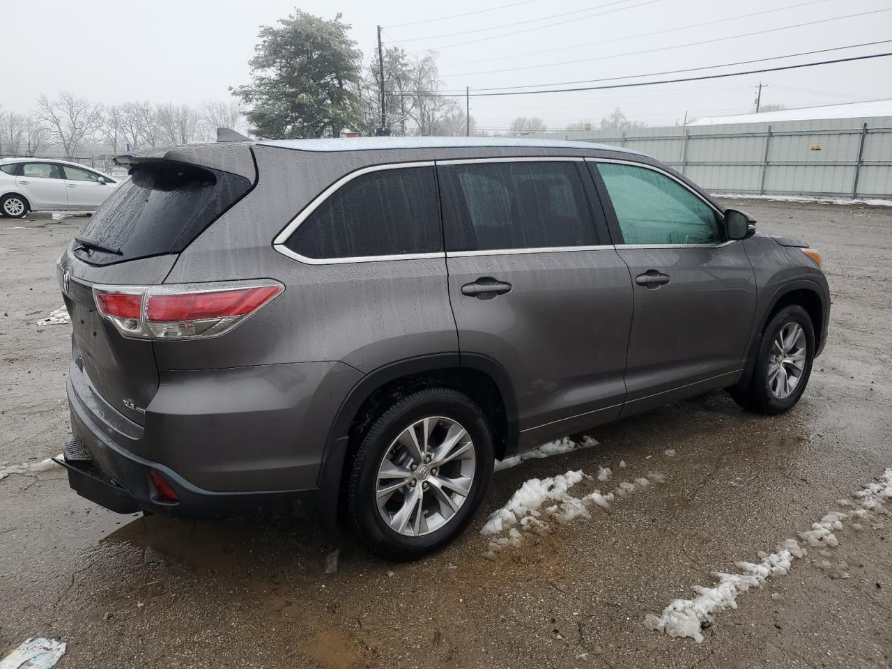 2015 Toyota Highlander - Image 3