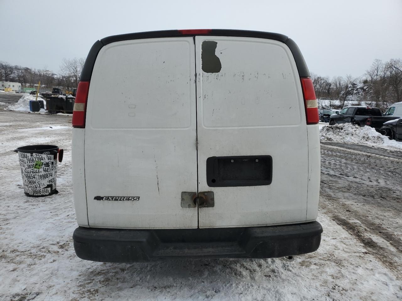 2010 Chevrolet Express - Image 6