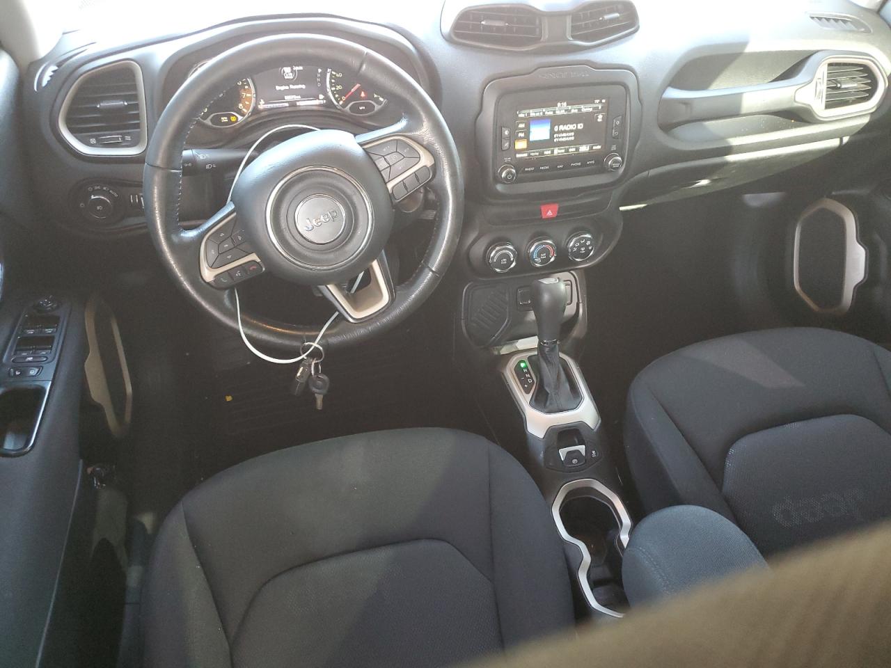 2017 Jeep Renegade - Image 8