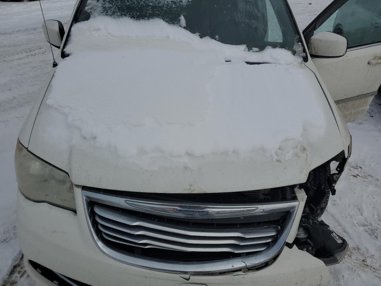 2013 Chrysler Town & Country - Image 11