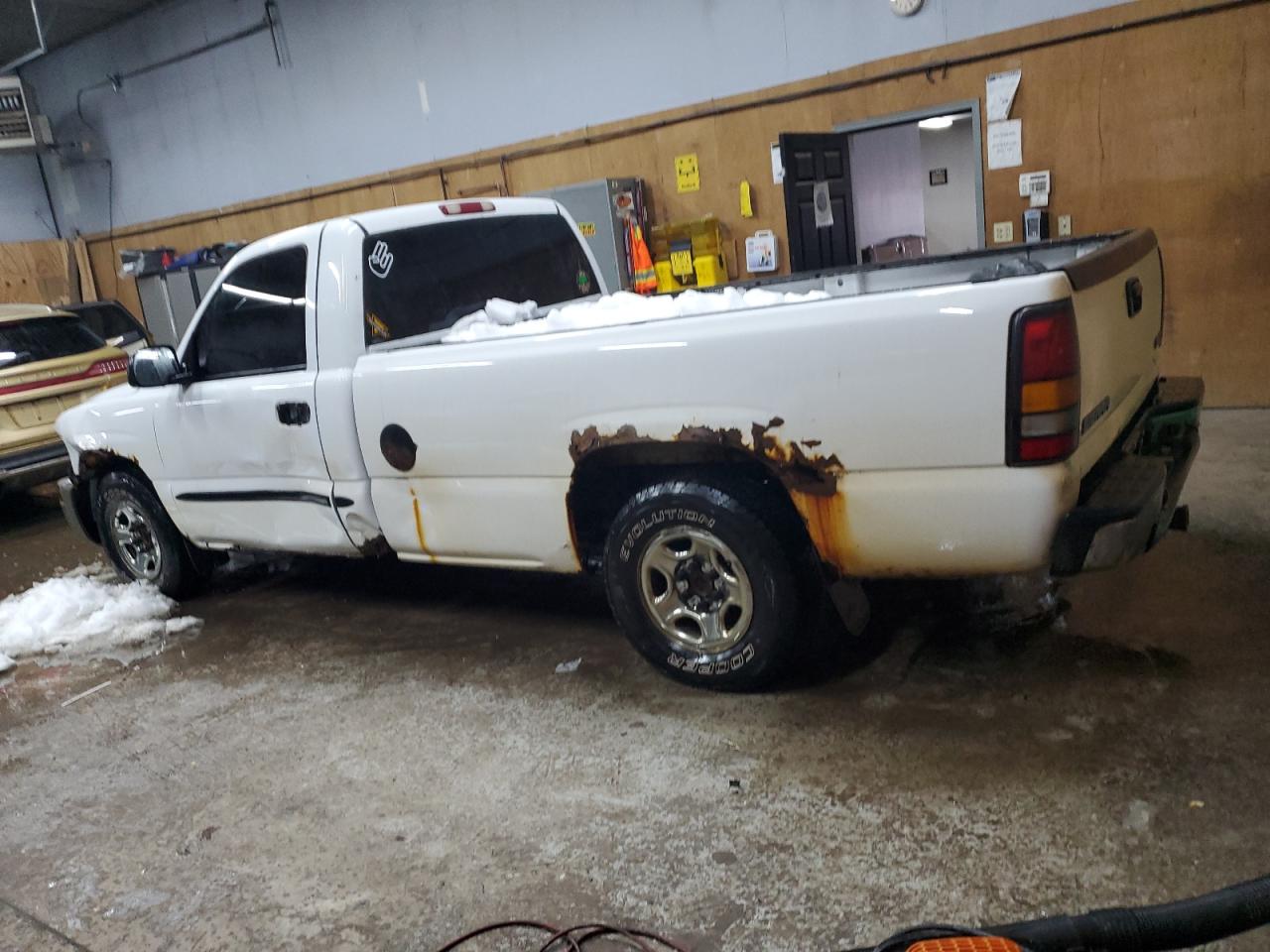 2004 GMC Sierra - Image 2