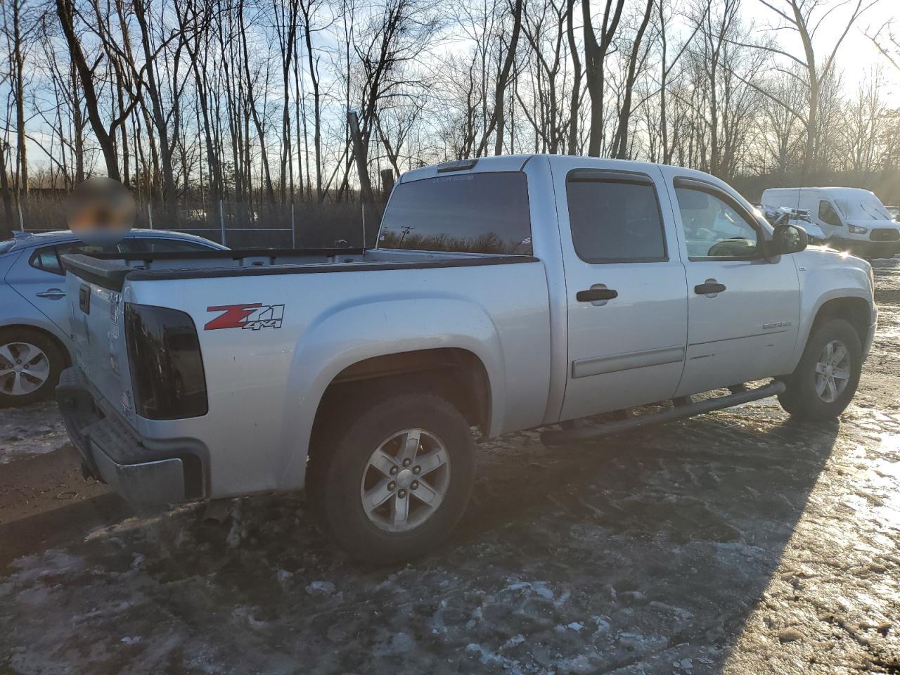 2011 GMC Sierra - Image 3