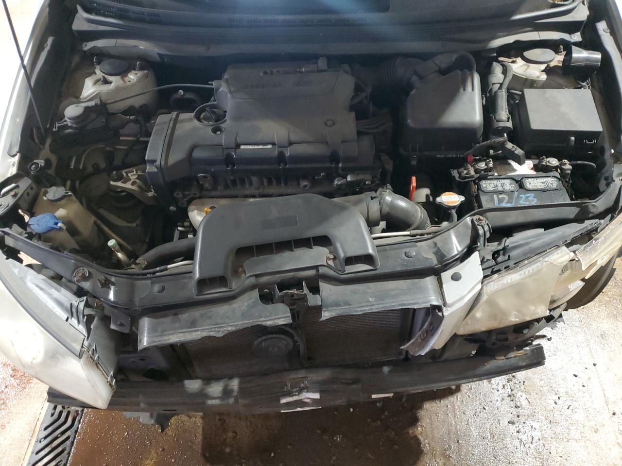 2010 Hyundai Elantra - Image 11