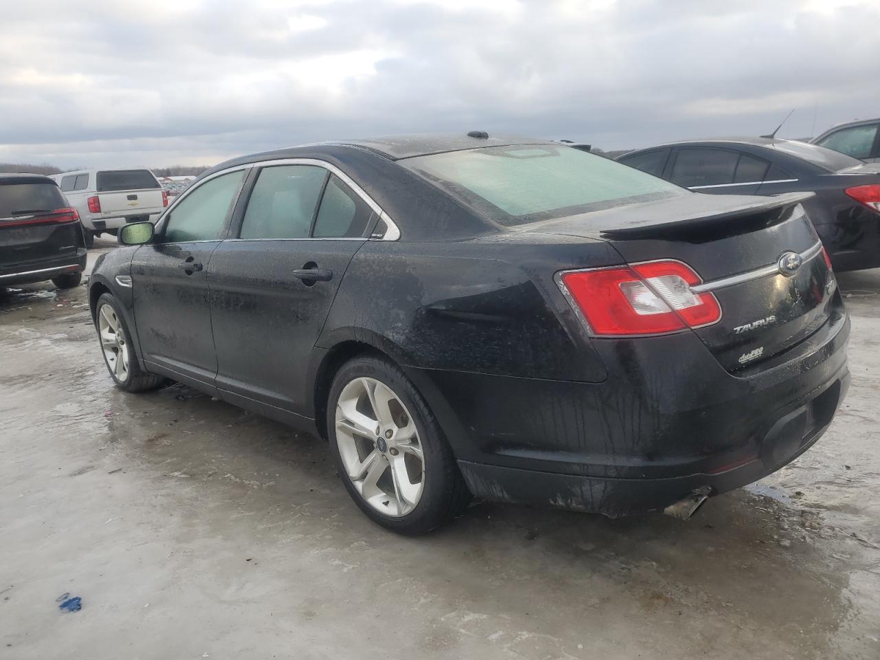 2010 Ford Taurus - Image 2