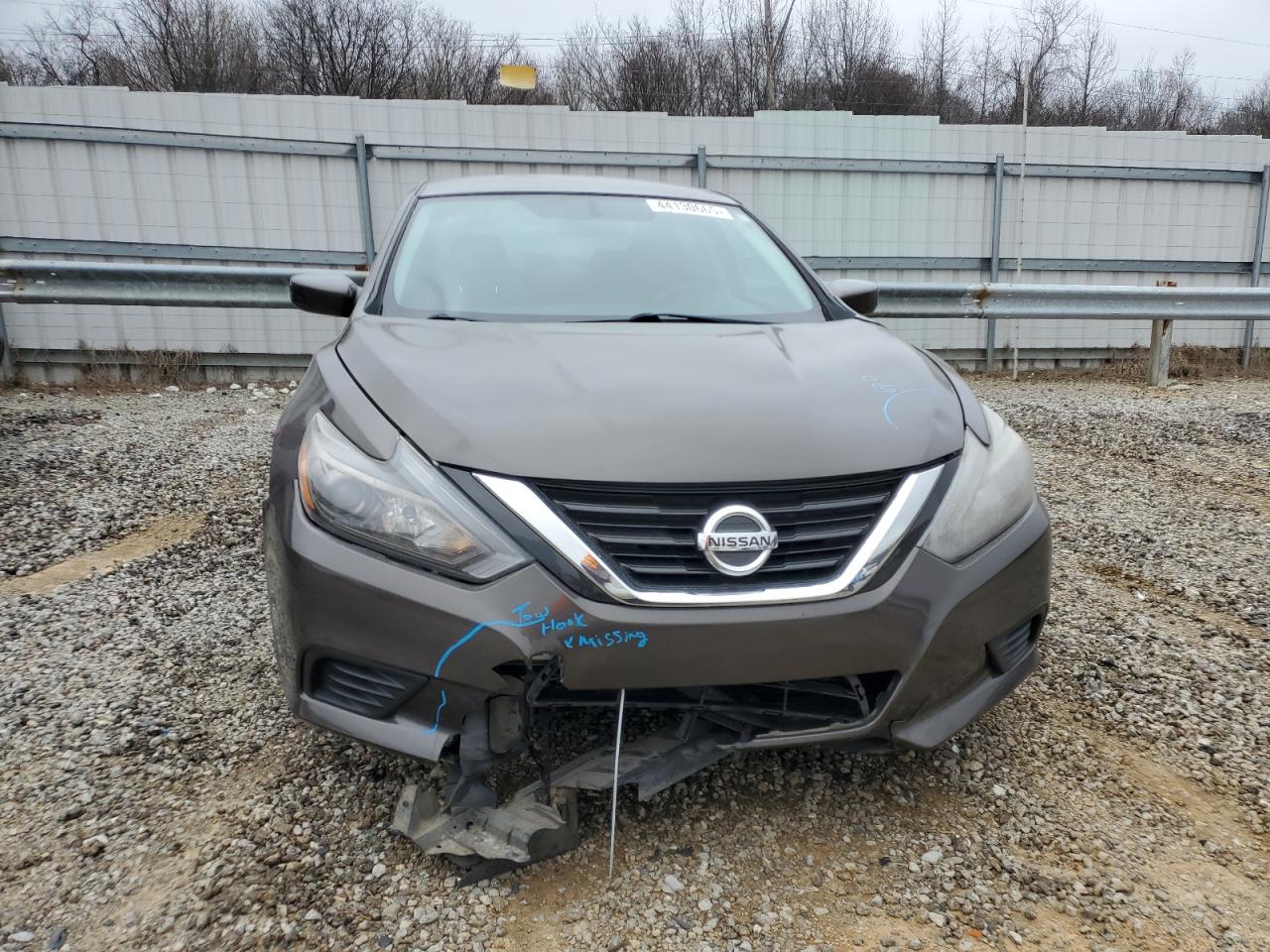 2017 Nissan Altima - Image 5