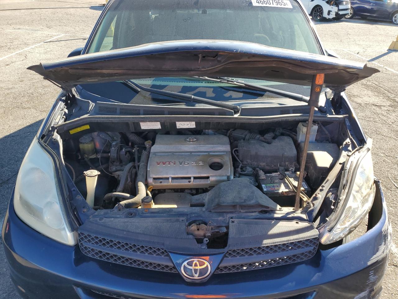2004 Toyota Sienna - Image 12