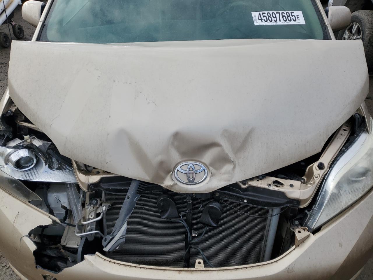 2013 Toyota Sienna - Image 12