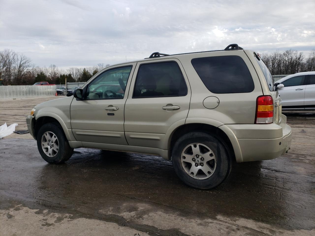 2005 Ford Escape - Image 2