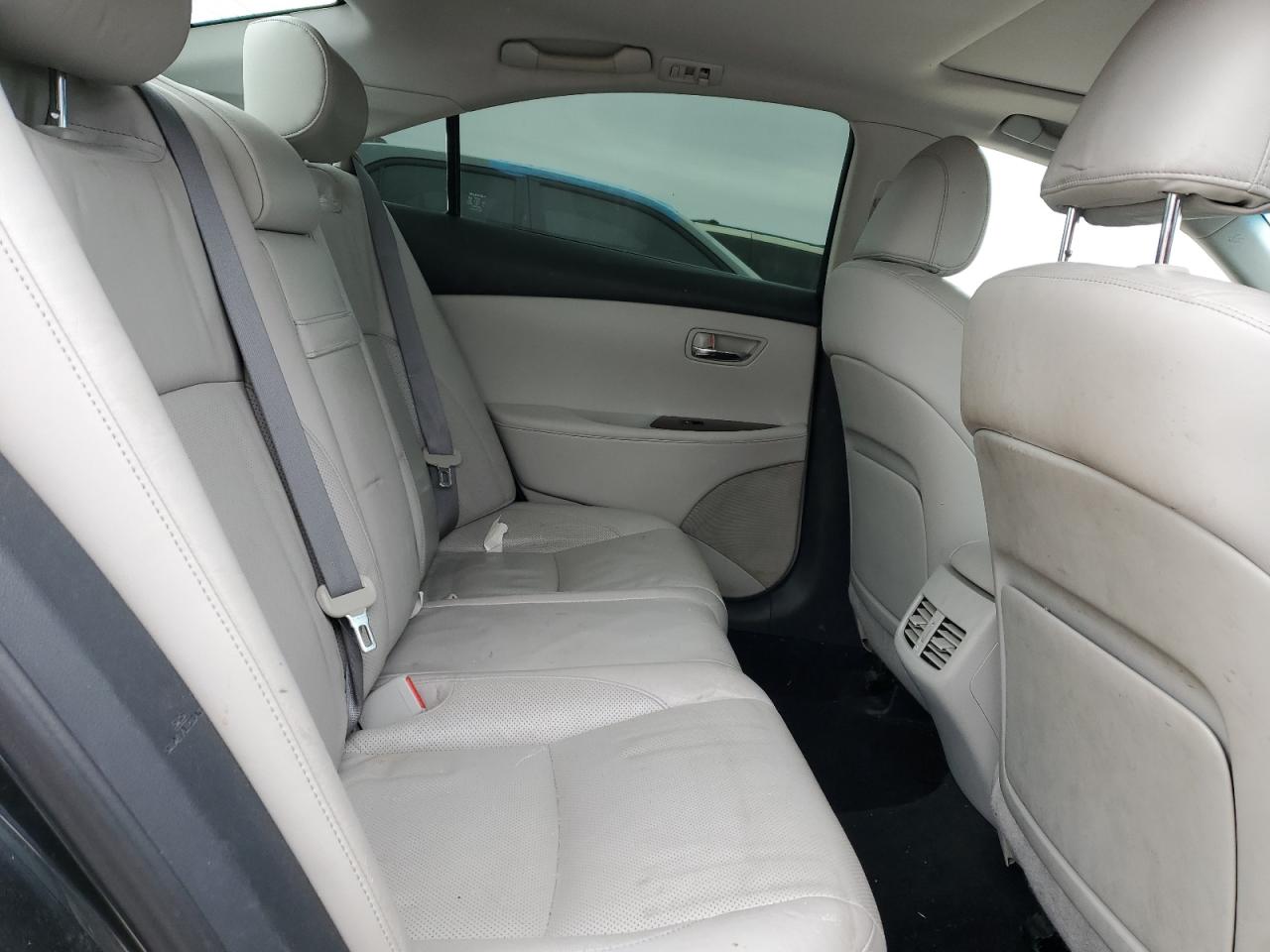 2010 Lexus ES - Image 10