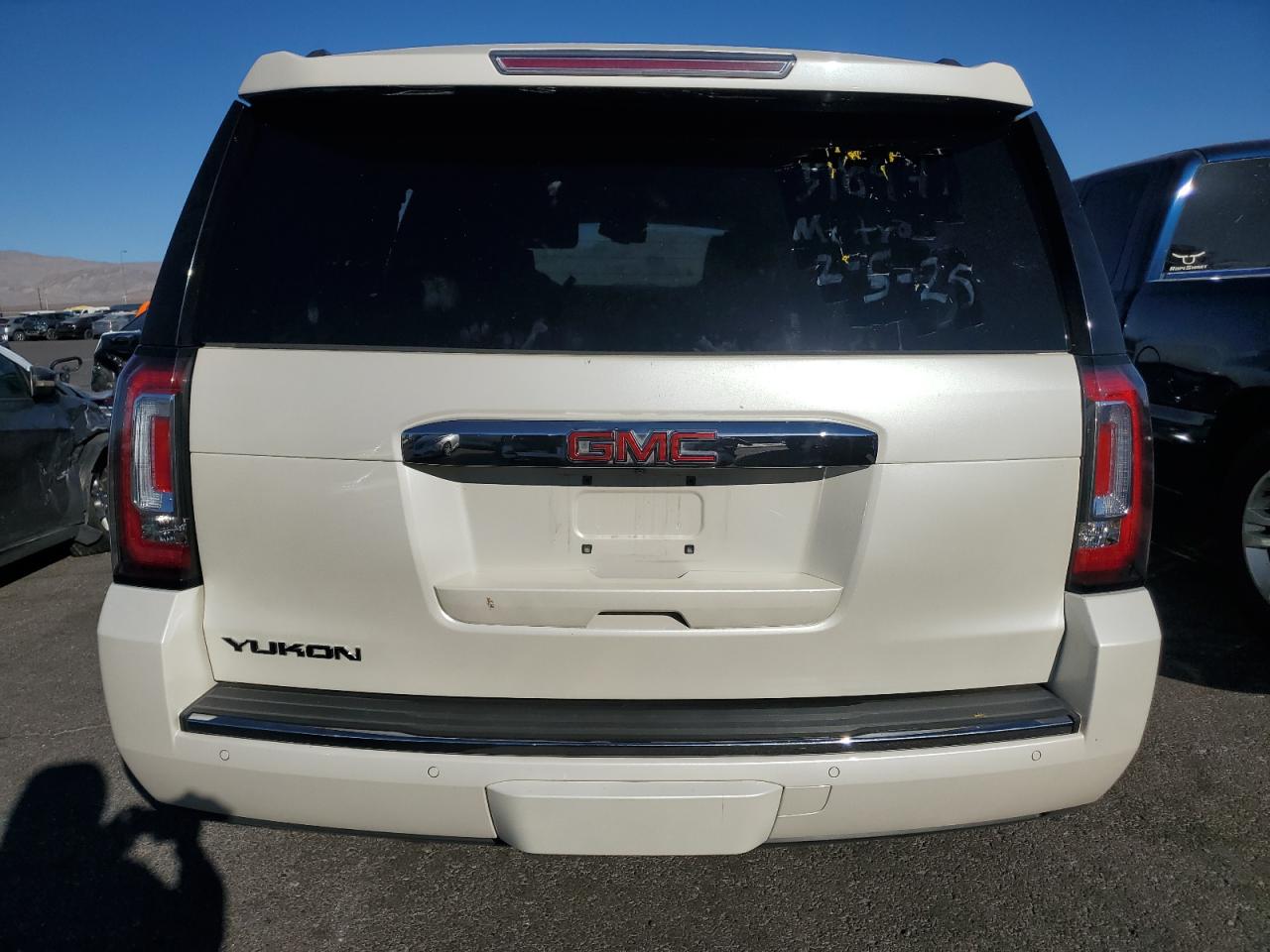 2015 GMC Yukon - Image 6