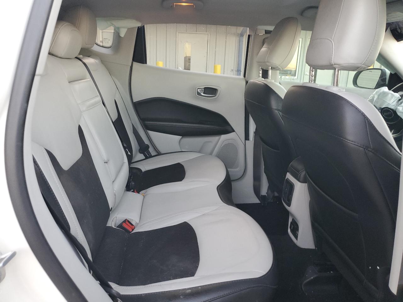 2019 Jeep Compass - Image 12