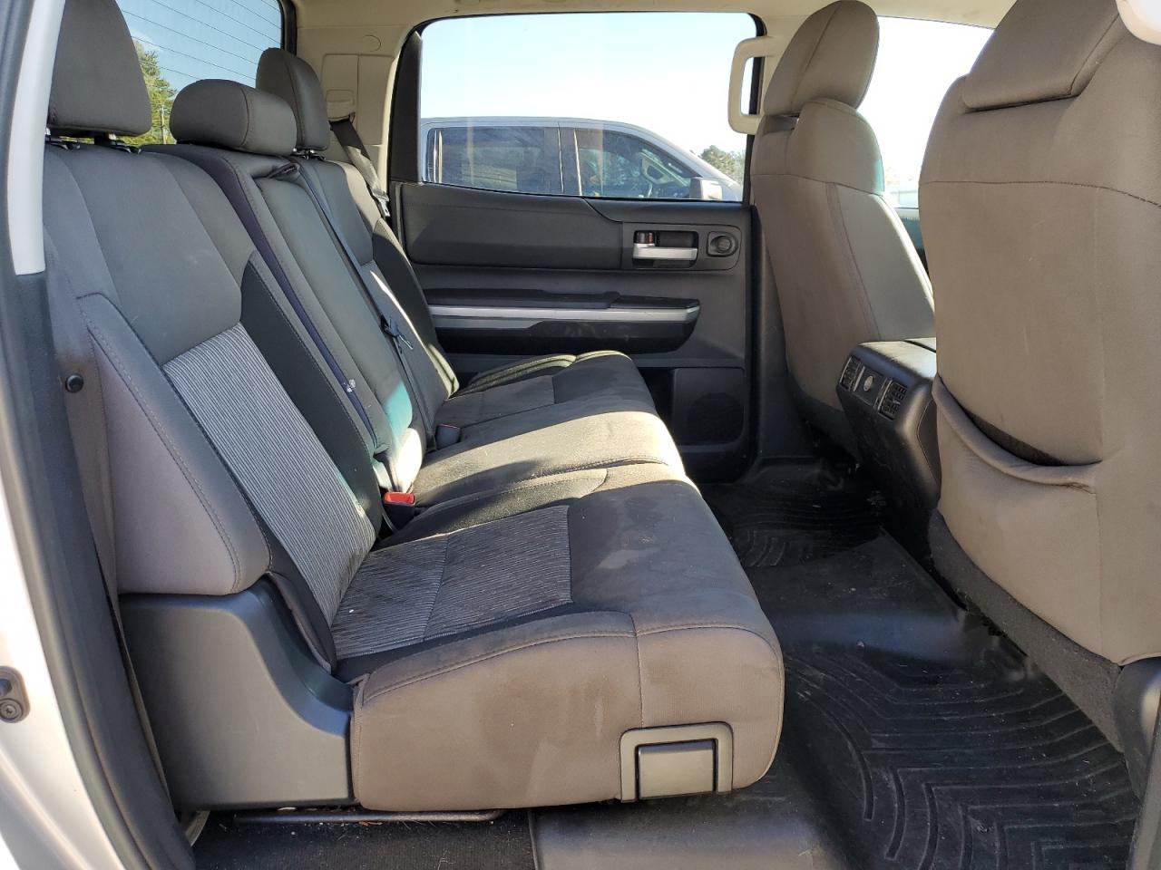 2015 Toyota Tundra - Image 10