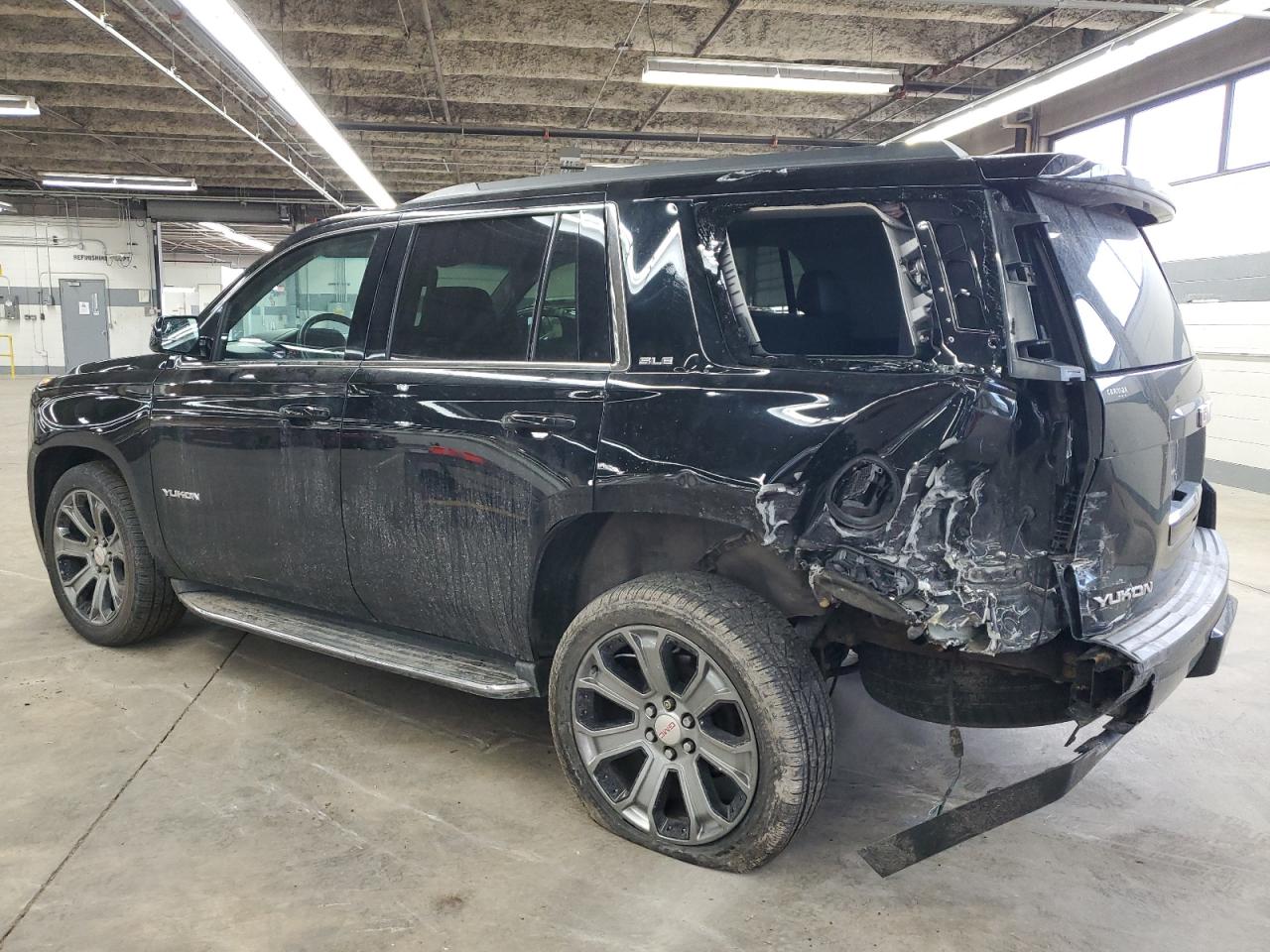 2016 GMC Yukon - Image 2
