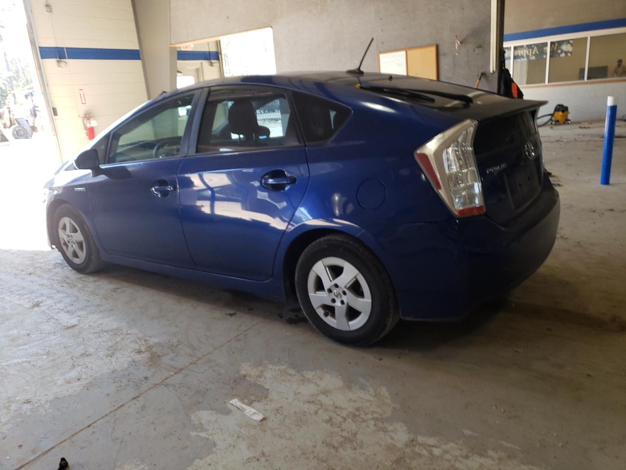 2011 Toyota Prius - Image 2