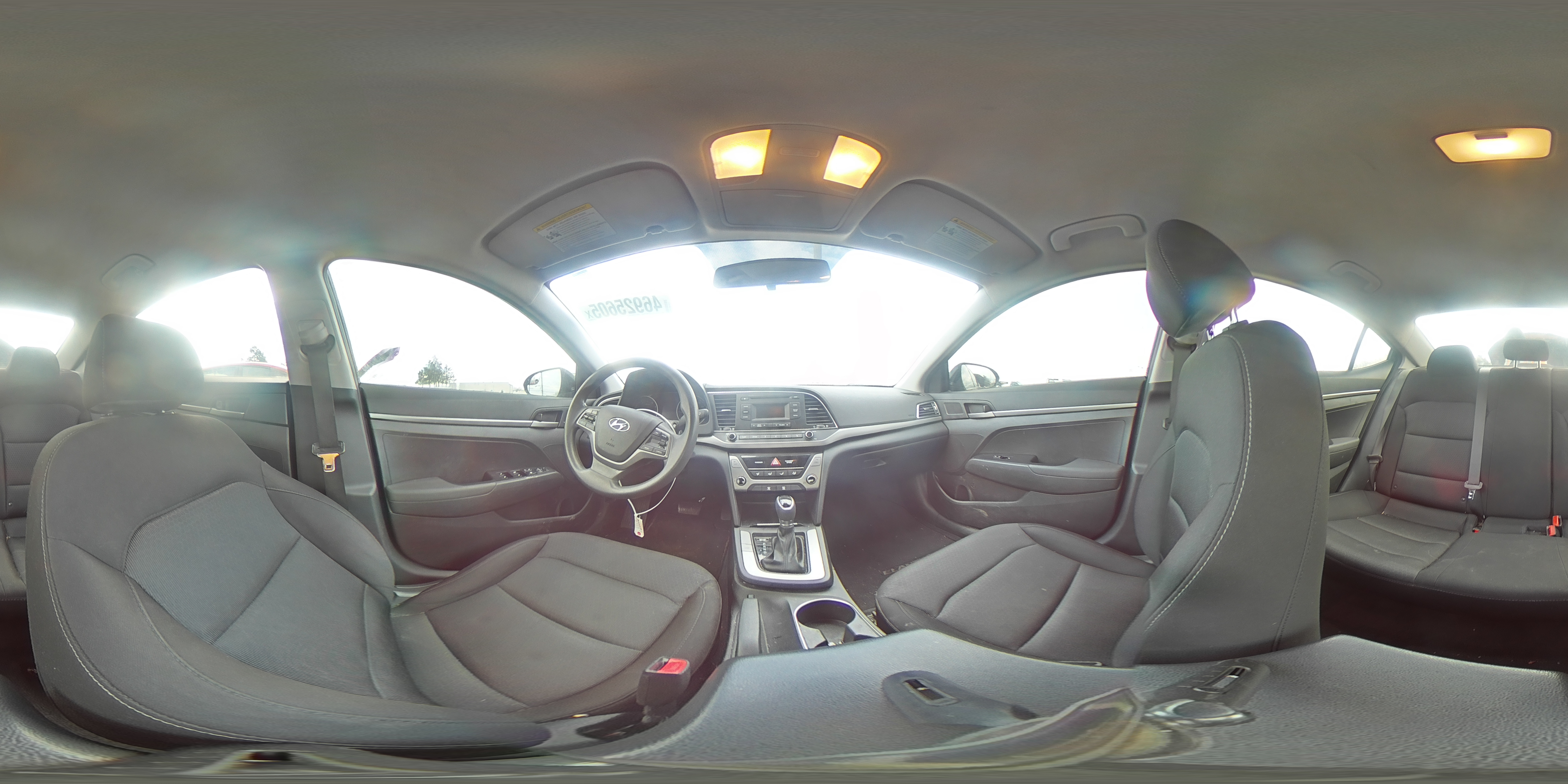 2018 Hyundai Elantra - Image 13