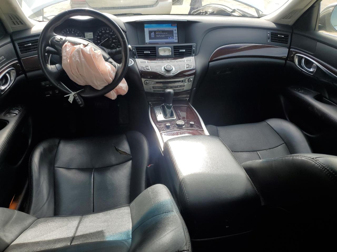 2016 Infiniti Q70 - Image 8