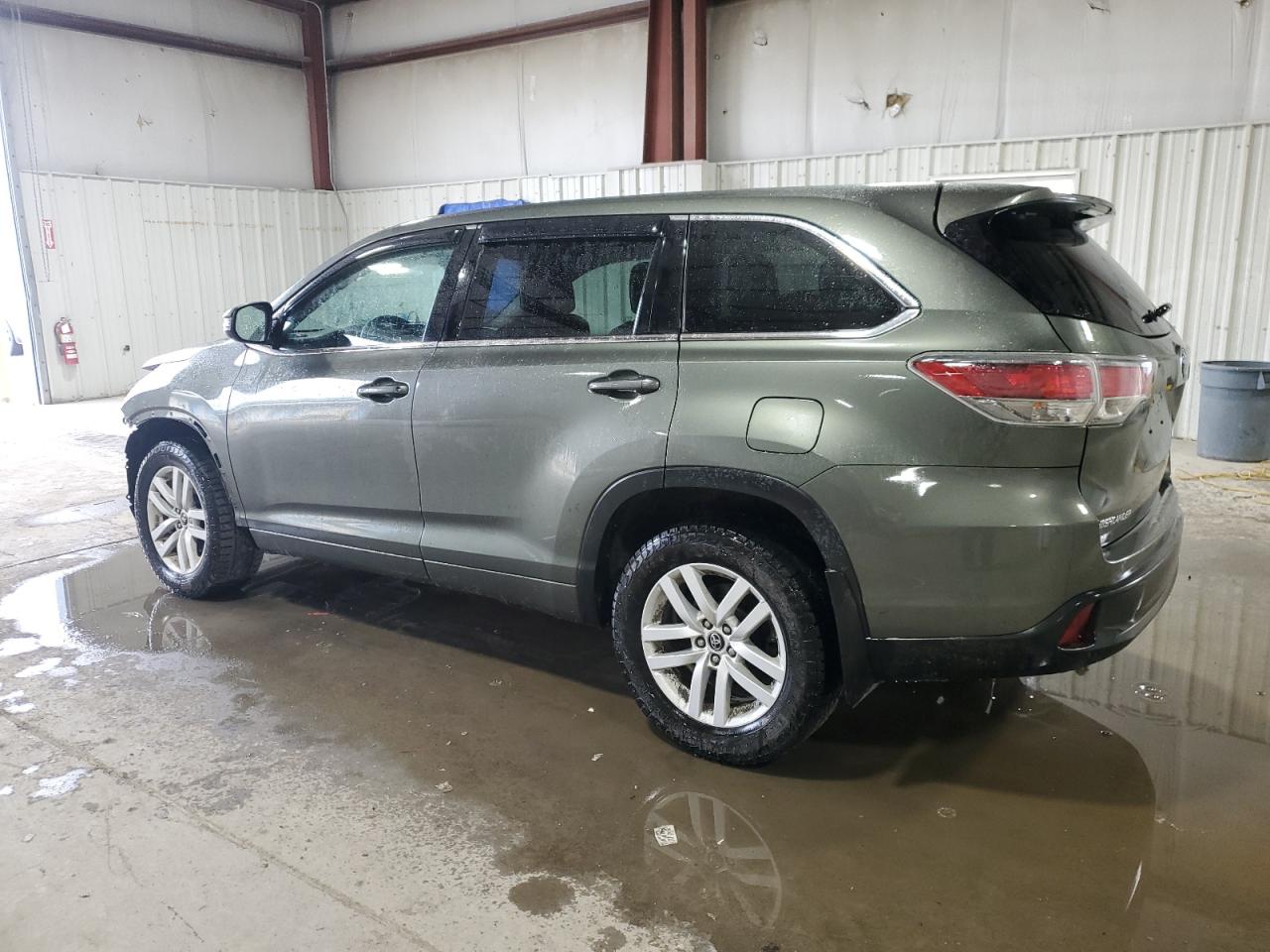 2016 Toyota Highlander - Image 2