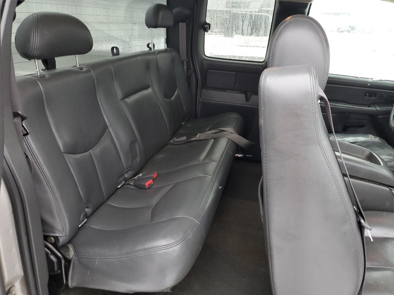 2005 GMC Sierra - Image 10